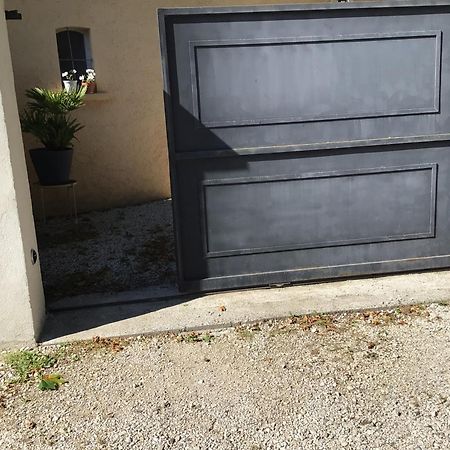 Une Chambre En Ville LʼIsle-sur-la-Sorgue Eksteriør billede