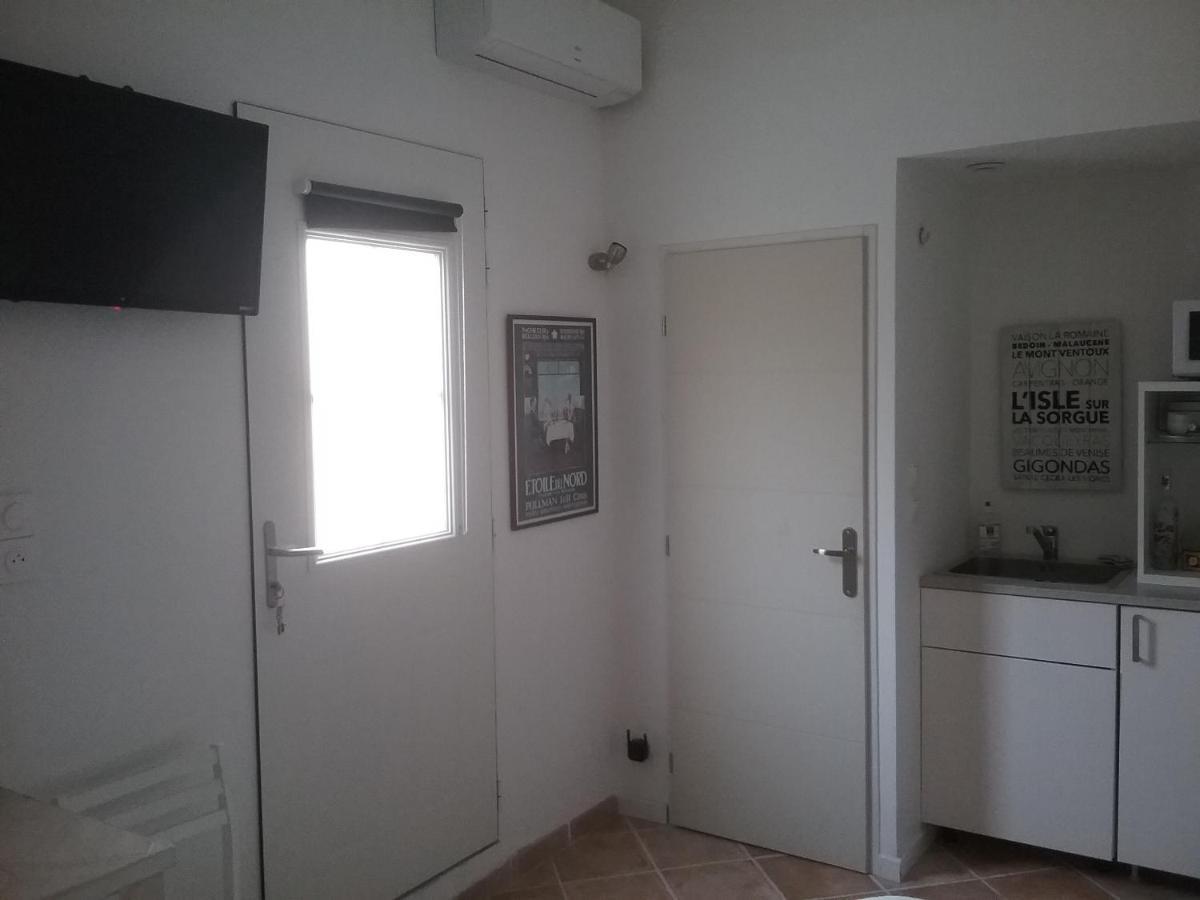 Une Chambre En Ville LʼIsle-sur-la-Sorgue Eksteriør billede