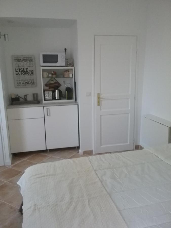 Une Chambre En Ville LʼIsle-sur-la-Sorgue Eksteriør billede